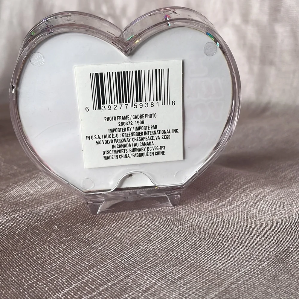 🐼 3/$25 NWT Heart shaped liquid glitter photo frame